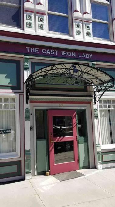 Апартаменты The Cast Iron Lady Wyalusing Экстерьер фото